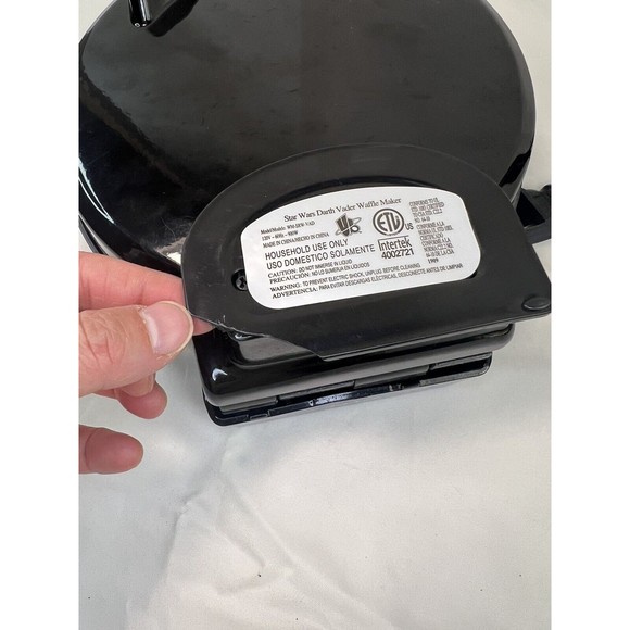 Uncanny Brands Star Wars Darth Vader Waffle Maker - Red Silhouette - Picture 8 of 9